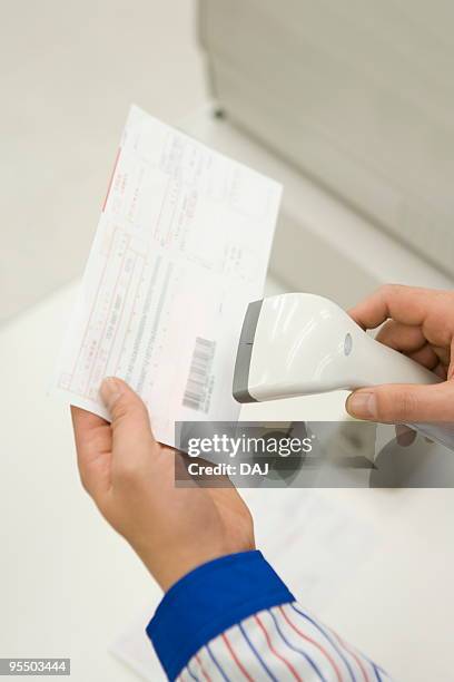 store clerk scanning barcode on bill - itabashi ward stock pictures, royalty-free photos & images