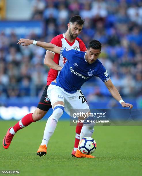 Ramiro Funes Mori of Everton battles for possession with Charlie Austin of Southampton during the Premier League match between Everton and...