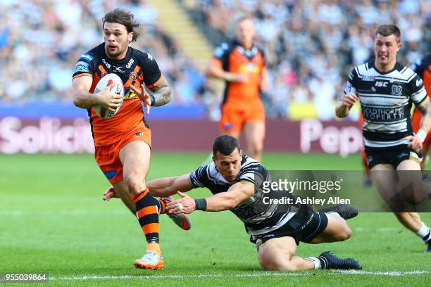 Alex Foster of Castleford Tigers avoids a tackle from Bureta Faraimo of Hull FC during the Betfred Super League match between Hull FC and Castleford...