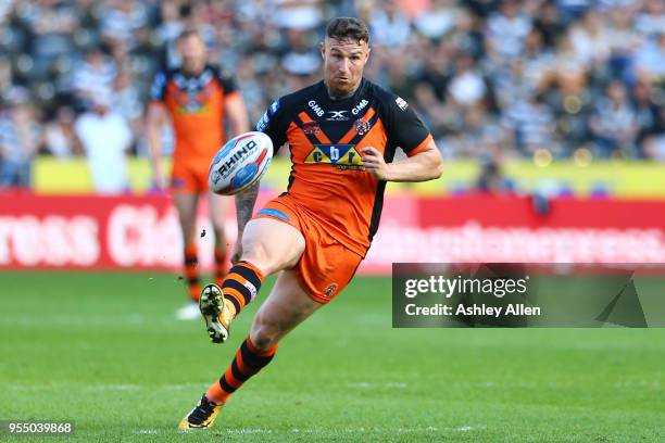 Jamie Ellis of Castleford Tigers kicks the ball forward during the Betfred Super League match between Hull FC and Castleford Tigers at KCOM Stadium...