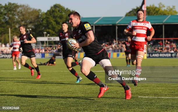 Ben Spencer of Saracens breaks clear to score his second try during the Aviva Premiership match between Saracens and Gloucester Rugby at Allianz Park...