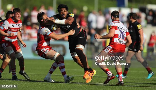 Will Skelton of Saracens is held by Jeremy Thrush during the Aviva Premiership match between Saracens and Gloucester Rugby at Allianz Park on May 5,...
