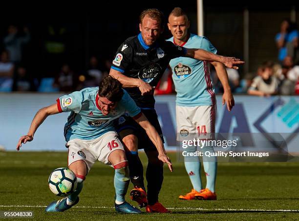 Jozabed Sanchez of Celta de Vigo is challenged by Michael Krohn-Dehli of Deportivo de La Coruna during the La Liga match between Celta de Vigo and...