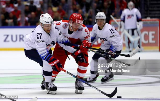 Frederik Storm of Denmark and Anders Lee of United States battle for the puck during the 2018 IIHF Ice Hockey World Championship group stage game...