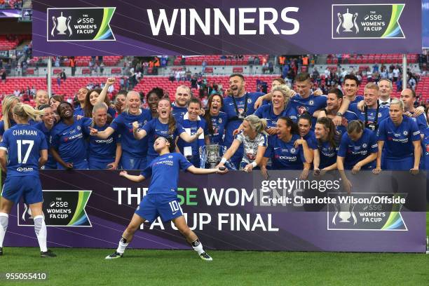 Chelsea Ladies celebrate winning the trophy during the SSE Women's FA Cup Final between Arsenal Women and Chelsea Ladies at Wembley Stadium on May 5,...