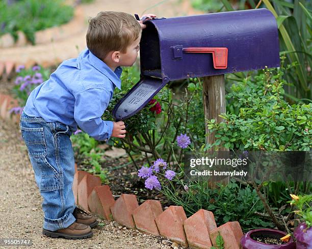 chiunque casa? - mailbox foto e immagini stock