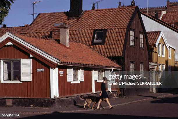 Maisons traditionnelles en bois de Kalmar, en juillet 1974, Suède.