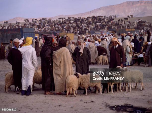 Le marché du moussem d'Imilchil, dans le Haut Atlas au Maroc, en 1983.