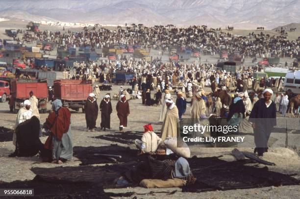 Le marché du moussem d'Imilchil, dans le Haut Atlas au Maroc, en 1983.