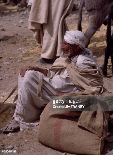 Paysan sur le marché du moussem d'Imilchil, dans le Haut Atlas au Maroc, en 1983.