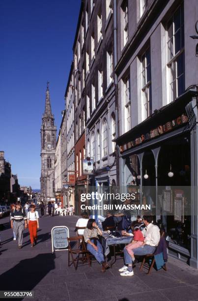 Terrasse d'une restaurant sur le Royal Mile à Edimbourg, en 1996, Royaume-Uni.