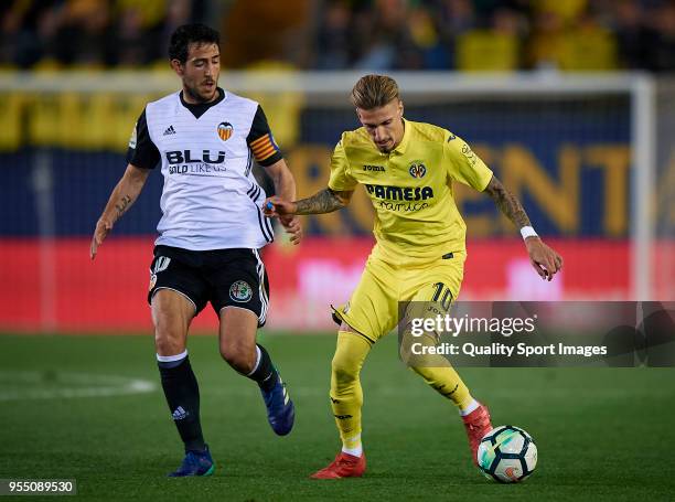 Samuel Castillejo of Villarreal competes for the ball with Daniel Parejo Valencia during the La Liga match between Villarreal and Valencia at Estadio...