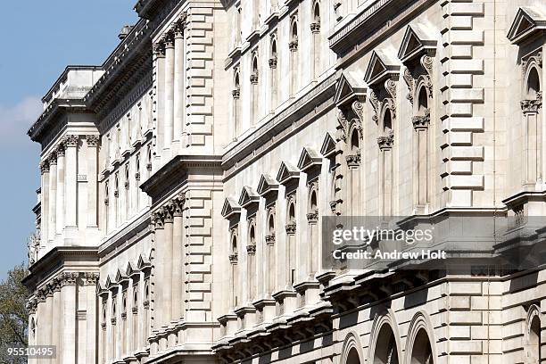 hm treasury building, westminster london - ministerie van financiën stockfoto's en -beelden