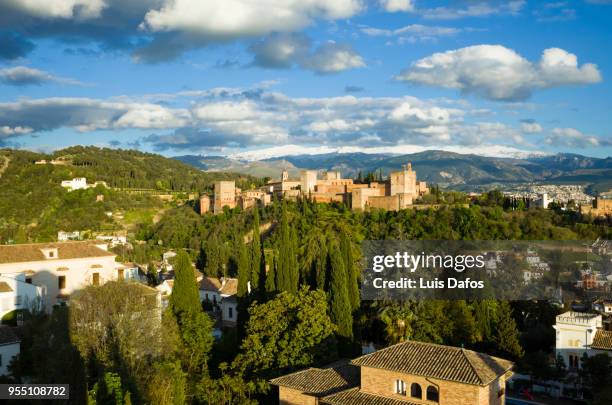 alhambra palace and albaicin district overview - albaicín - fotografias e filmes do acervo