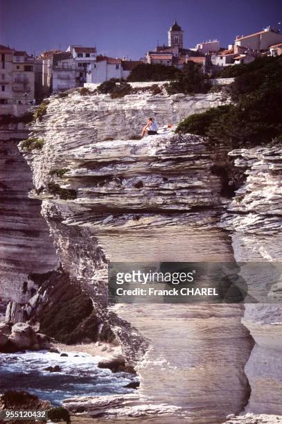 Les falaises de calcaire de Bonifacio, en juin 2003, en Corse-du-Sud, France.