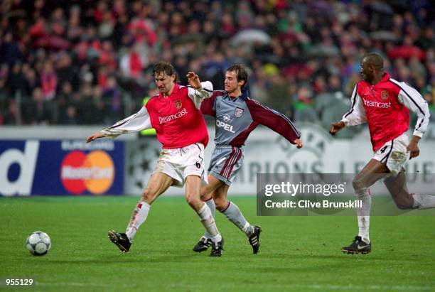 Tony Adams of Arsenal holds off Mehmet Scholl of Bayern Munich during the UEFA Champions League Group C match at the Olympiastadion in Munich. Bayern...