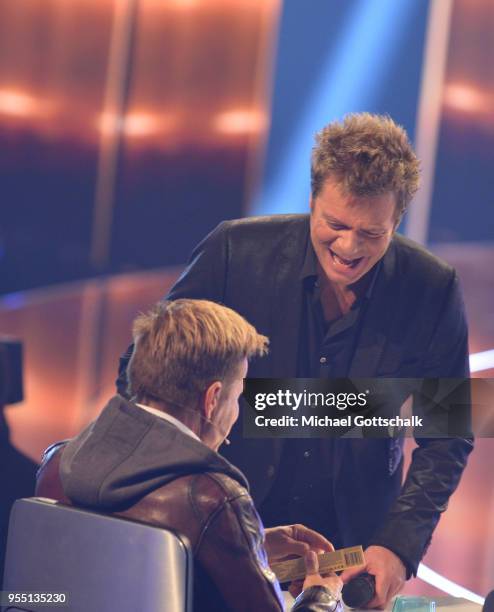 Oliver Geissen and Dieter Bohlen during the finals of the tv competition 'Deutschland sucht den Superstar' at Coloneum on May 5, 2018 in Cologne,...