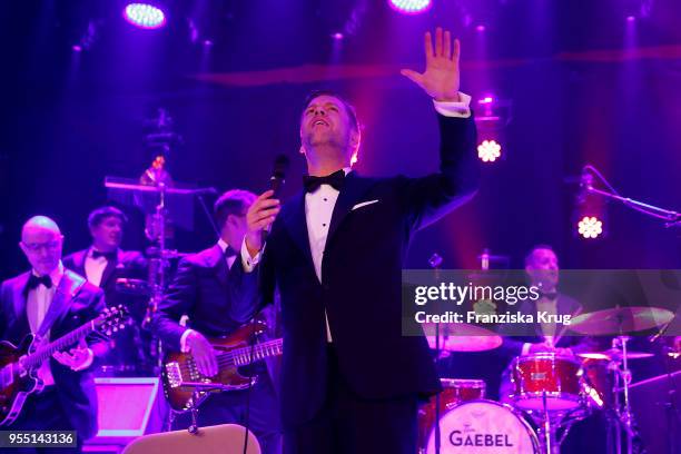 Tom Gaebel performs during the Rosenball charity event at Hotel Intercontinental on May 5, 2018 in Berlin, Germany.