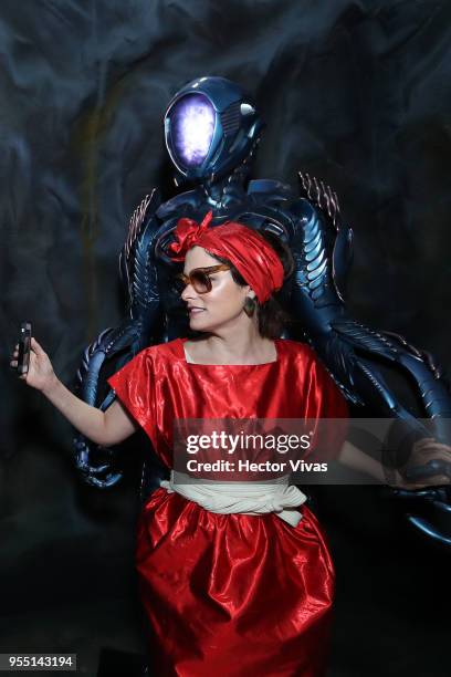 Parker Posey poses with the robot of Netflix's production 'Lost in Space' as part of the ConqueCon Queretaro 2018 at Queretaro Centro de Congresos on...