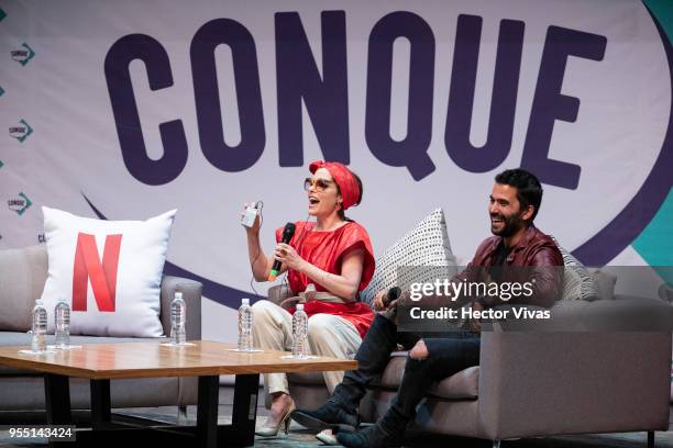 Parker Posey and Ignacio Serricchio attend a conference during the ConqueCon Queretaro 2018 at Queretaro Centro de Congresos on May 04, 2018 in...