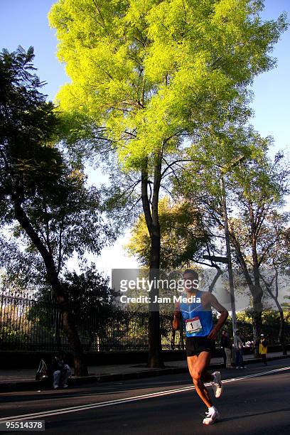 Juan Luis Barrios of Mexico in action during the San Silvestre Road Race at the Reforma Avenue on December 31, 2009 in Mexico City, Mexico. Mexico's...