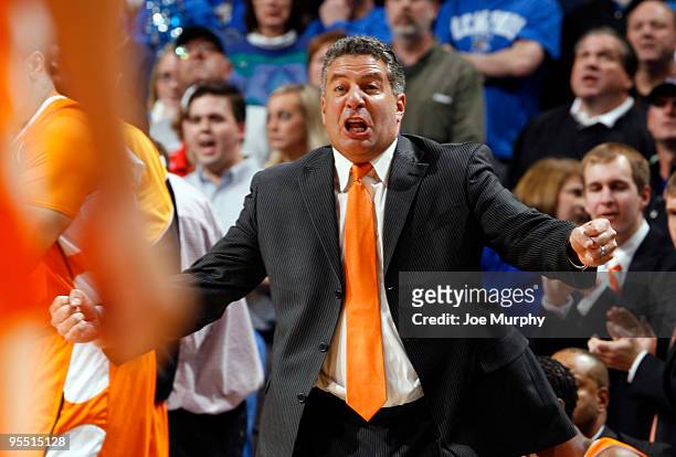 Head coach Bruce Pearl of the Tennessee Volunteers yells out against the Memphis Tigers on December 31, 2009 at FedExForum in Memphis, Tennessee.