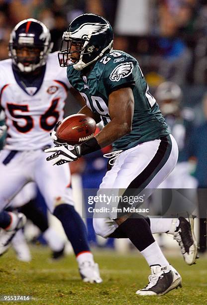 LeSean McCoy of the Philadelphia Eagles runs the ball against the Denver Broncos on December 27, 2009 at Lincoln Financial Field in Philadelphia,...