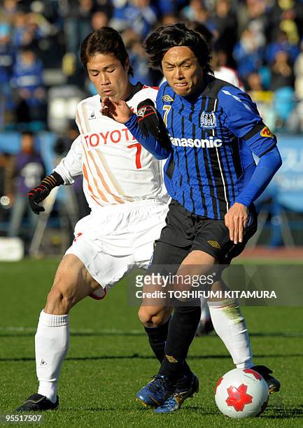 Gamba Osaka midfielder Yasuhito Endo keeps the ball before Nagoya Grampus midfielder Naoshi Nakamura during their Emperor's Cup final match in Tokyo...