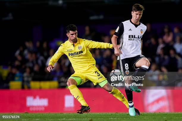Vietto of Valencia CF competes for the ball with Alvaro of Villarreal CF during the La Liga game between Villarreal CF and Valencia CF at Estadio de...