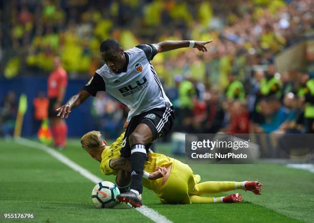 Samu Castillejo of Villarreal CF and Geoffrey Kondogbia of Valencia CF during the La Liga match between Villarreal CF and Valencia CF, at La Ceramica...