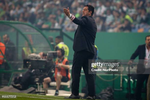 Benfica's coach Rui Vitoria gestures during the Portuguese League football match between Sporting CP and SL Benfica at Alvalade Stadium in Lisbon on...