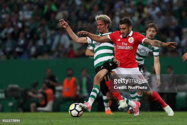 Benfica's Argentine midfielder Eduardo Salvio fights for the ball with Sporting's defender Fabio Coentrao from Portugal in action during the Primeira...