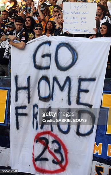 Los Angeles Galaxy fans, hostiles to David Beckham, protest againt the British star before the friendly game Los Angeles Galaxy vs Milan AC, in...