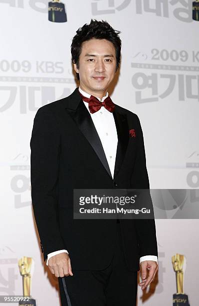 Actor Chung Jun-Ho poses on the red carpet of the 2009 KBS Drama Awards at KBS Hall on December 31, 2009 in Seoul, South Korea.
