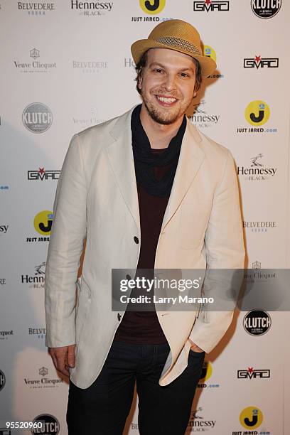 Gavin DeGraw arrives on New Years Eve at Klutch Nightclub on December 31, 2009 in Miami Beach, Florida.