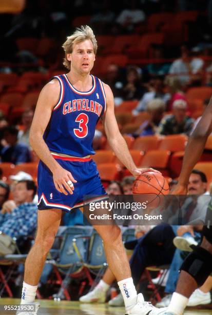 Craig Ehlo of the Cleveland Cavaliers dribbles the ball against the Milwaukee Bucks during an NBA basketball game circa 1990 at the Bradley Center in...