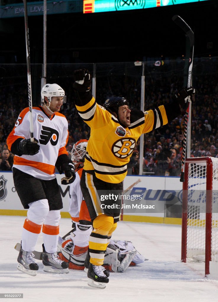 2010 Bridgestone Winter Classic - Philadelphia Flyers v Boston Bruins