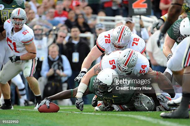 Running back LeGarrette Blount of the Oregon Ducks scores a touchdown against the Ohio State Buckeyes at the 96th Rose Bowl game on January 1, 2010...