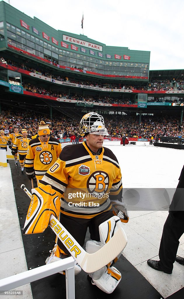 2010 Bridgestone Winter Classic - Philadelphia Flyers v Boston Bruins