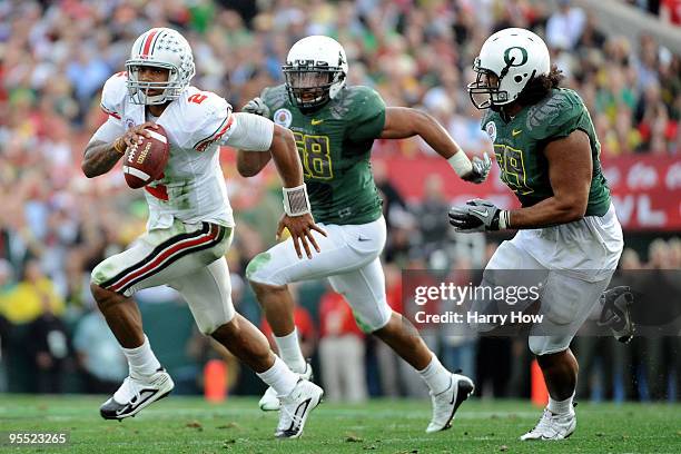 Quarterback Terrelle Pryor of the Ohio State Buckeyes runs with the ball against the Oregon Ducks during the 96th Rose Bowl game on January 1, 2010...