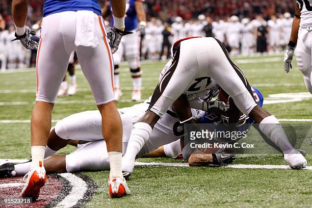 Aaron Hernandez of the Florida Gators scores a touchdown in the first quarter against the Cincinnati Bearcats during the Allstate Sugar Bowl at the...