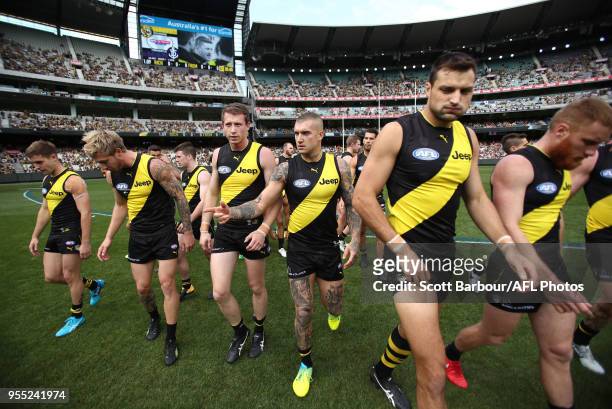 Dustin Martin of the Tigers and his teammates leave a huddle during the round seven AFL match between the Richmond Tigers and the Fremantle Dockers...