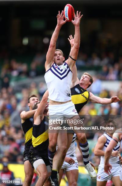Aaron Sandilands of the Dockers competes for the ball during the round seven AFL match between the Richmond Tigers and the Fremantle Dockers at...