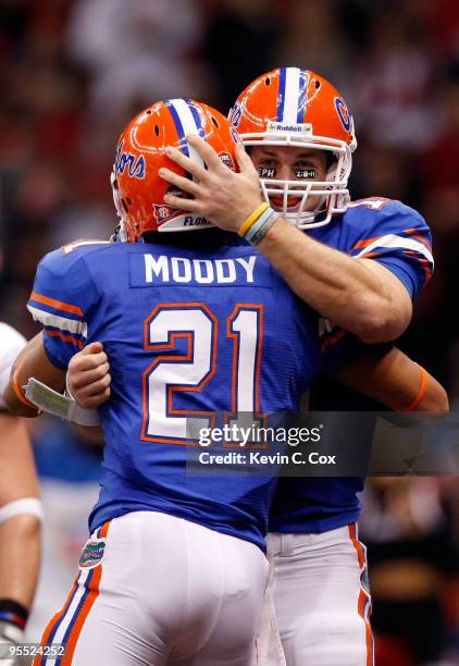 Tim Tebow of the Florida Gators hugs teammate Emmanuel Moody after scoring a touchdown against the Cincinnati Bearcats during the Allstate Sugar Bowl...