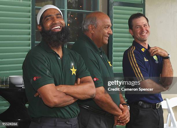 Pakistan captain Mohammad Yousuf, Pakistan head coach Intikhab Alam and Australian captain Ricky Ponting laugh during an Australian and Pakistan...