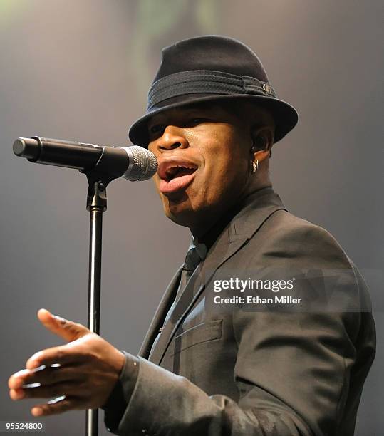 Ne Yo Performance 9,756 The Pearl Concert Theater Photos & High Res Pictures - Getty Images