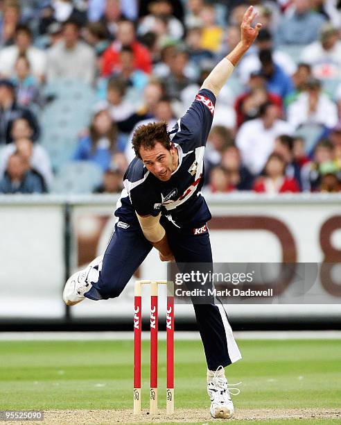 John Hastings of the Bushrangers bowls during the Twenty20 Big Bash match between the Victorian Bushrangers and the New South Wales Blues at...