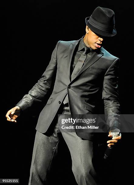Ne Yo Performance 2,928 Ne Yo 2010 Stock Photos, High-Res Pictures, and Images - Getty Images