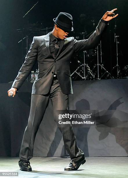 Ne Yo Performance 2,928 Ne Yo 2010 Stock Photos, High-Res Pictures, and Images - Getty Images