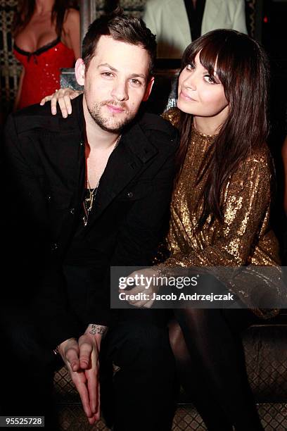 Joel Madden and Nicole Richie pose at Lavo at the Palazzo on December 31, 2009 in Las Vegas, Nevada.
